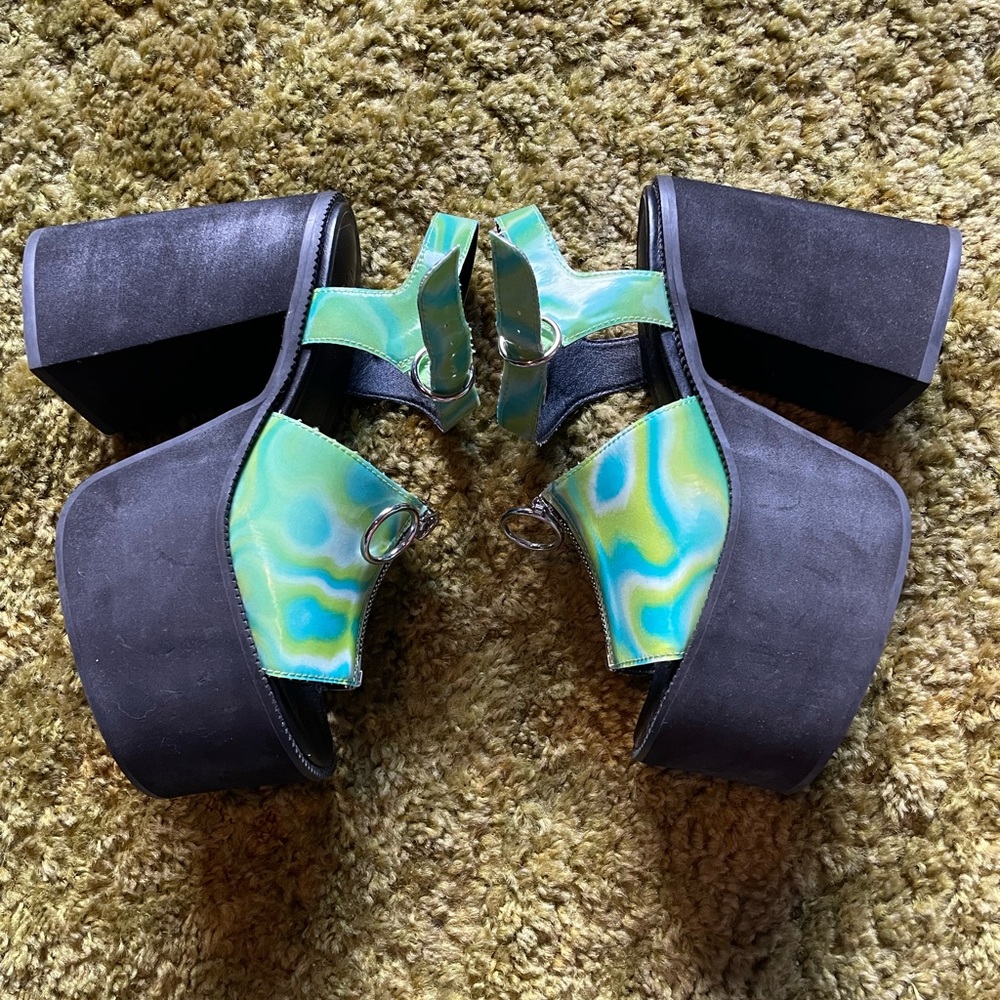 TRIPPY TRUTH BE TOLD PLATFORM SANDALS (Dollskill) [SOLDOUT]